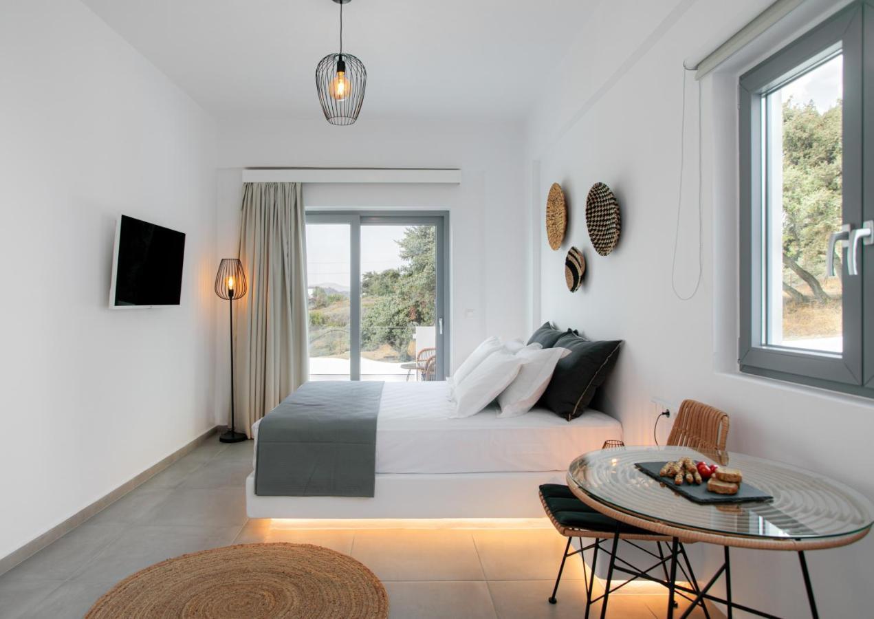 Seanfinity Beachfront Suites Mikri Vigla Exterior photo