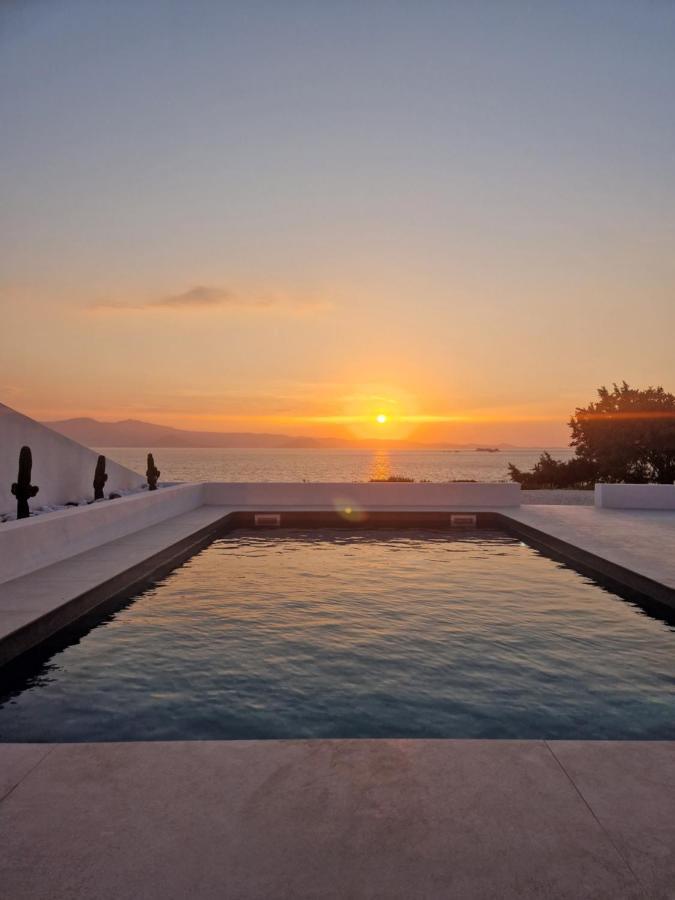 Seanfinity Beachfront Suites Mikri Vigla Exterior photo