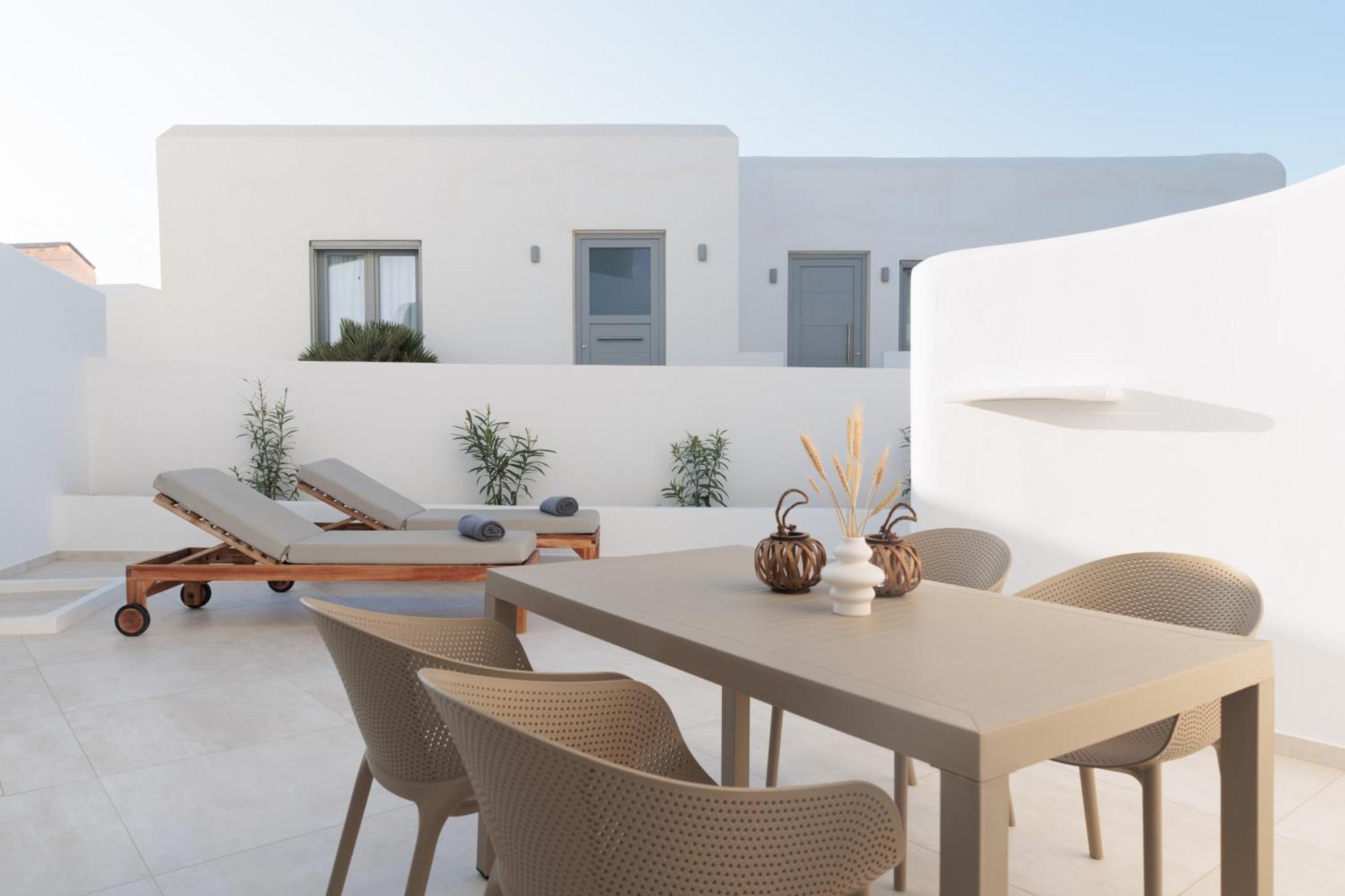 Seanfinity Beachfront Suites Mikri Vigla Exterior photo