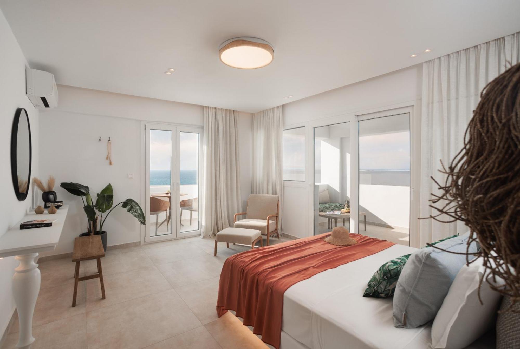 Seanfinity Beachfront Suites Mikri Vigla Exterior photo