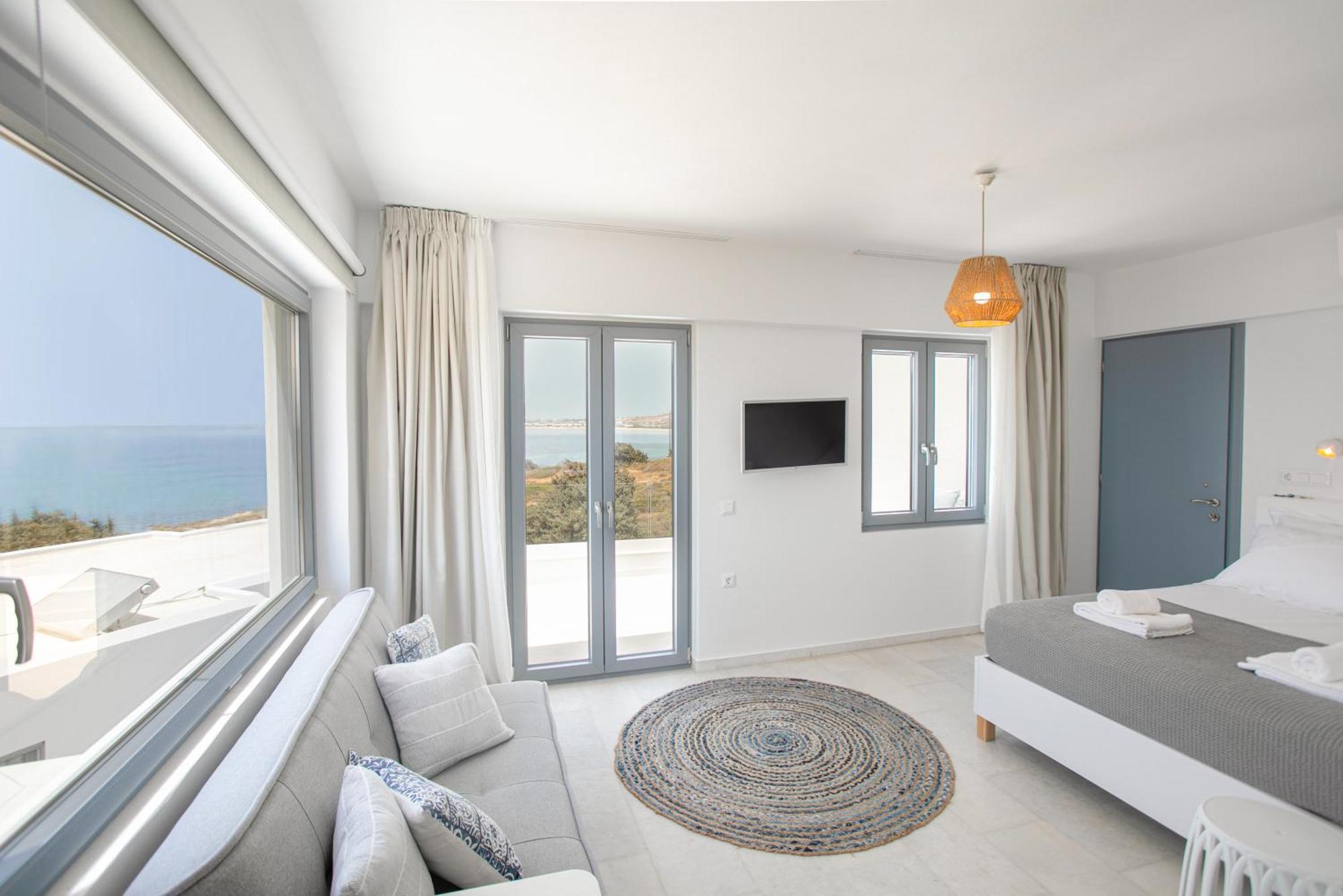 Seanfinity Beachfront Suites Mikri Vigla Room photo